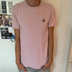 Lyle scott tshirt  - Mycket bra skick 🤩 Hör av dig vid minsta lilla fundering 