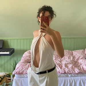 I.AM.GIA topp - En avklippt klänning som blivit en skitsnygg topp från I Am Gia 🎀 Observera att den inte har världens snyggaste finish där den blivit avklippt men annars toppskick 🐿️ 