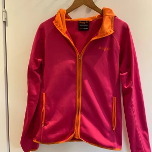 Träningströja  - Träningströja i storlek M. 