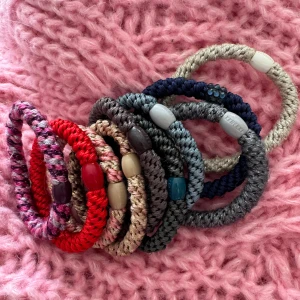 KKnekki tofsar  - 10 kknekki tofsar som ej används! Alla 10 för 150kr, säljs EJ styckvis!!!!!💛