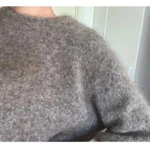 Stickad tröja i mohair stl - Fin stickad tröja från & other storys. Stl xs. Fint skick. Bra matreal 