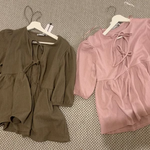 TVÅ SÖTA TRÖJOR 250 FÖR BÅDA  - Dom är helt nya dom Kom inte till användning darför säljer jag dom ☺️☺️☺️