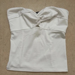 Tubtopp - Toppen är endast använd två finger och ser som ny ut.