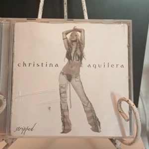 Christina Aguilera  - Stripped  Bra skick, repig men ingen anmärkning på uppspelning.