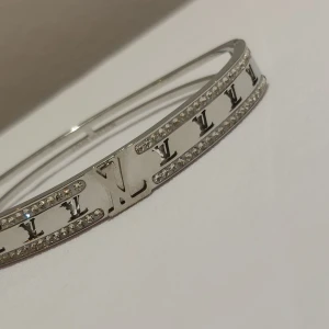 Lv armband - Säljer detta lv armband med diamanter🫶🏼