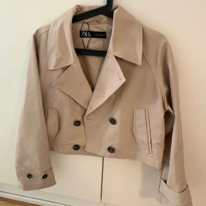 Zara trenchcoat  - Kort trenchcoat helt oanvänd storlek M 