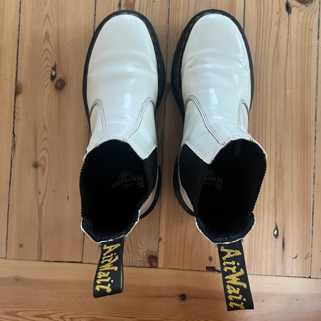 Vita Dr. Martens stövlar med hög sula  - 90