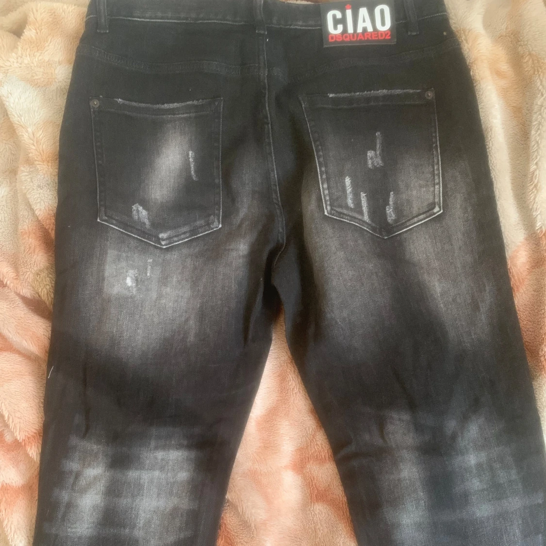 Svarta jeans med slitningar från Dsquared2 - 90