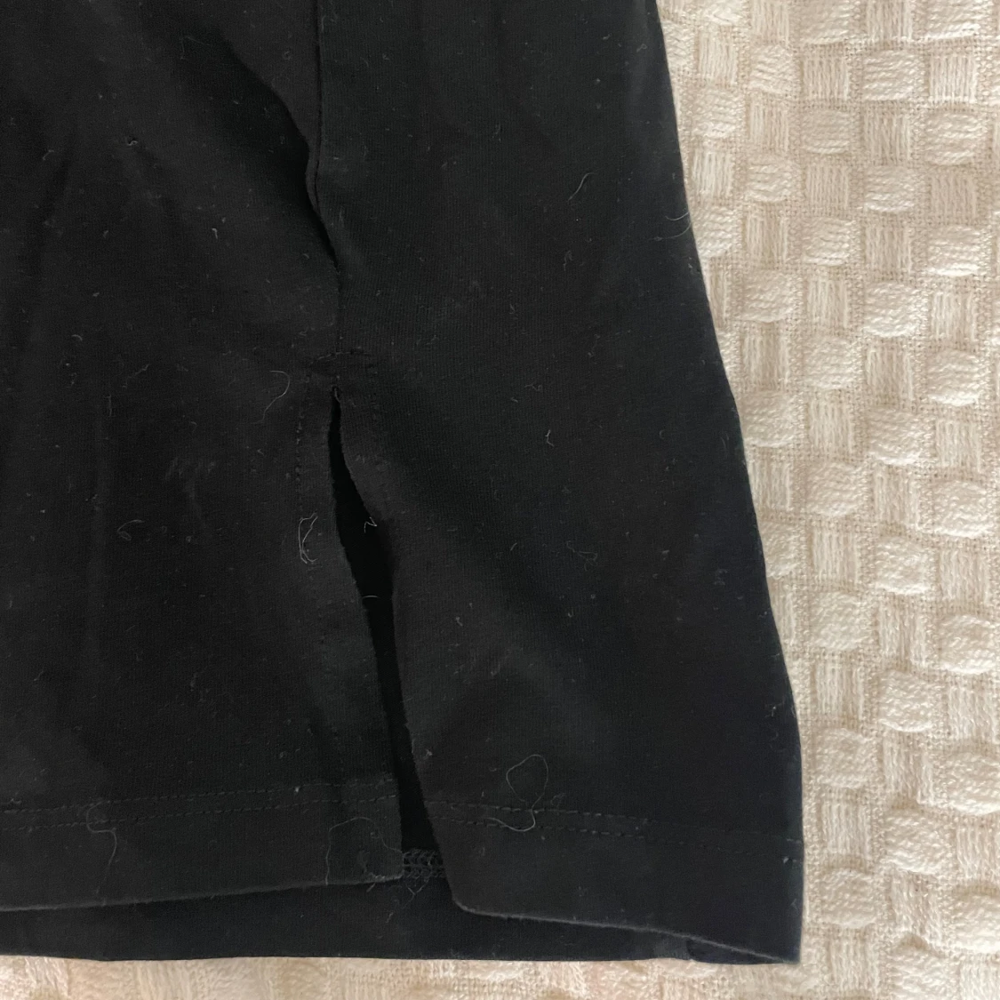 Svart minikjol med slit - 90