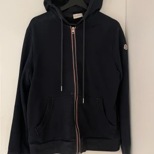 Moncler Hoodie - Hoodie från Moncler i bra skick. Dm för frågor ✌🏼