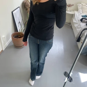 Svart långärmad  - Basic svart långärmad tröja från lager 157 i storlek S☺️Använt fåtal gånger så k mycket bra skick💗Skriv gärna vid fler frågor och fler bilder!
