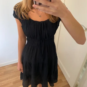 Klänning - Fin klänning från JDY i storlek Xxs men passar mig som brukar ha xs/s. Oanvänd men lappen kvar❣️❣️❤️