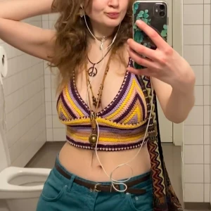 Topp - Superfin virkad(?) topp. Stretchig! Tyvärr för liten över bysten på mig med 65G. Knappt använd