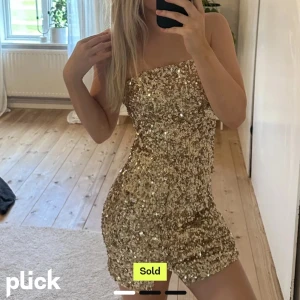 Festklänning - Glitter dress from Nelly💓 Size Xs Bought from plick, used only once🥰