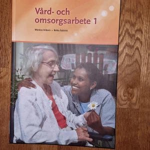 Vårdbok - vård- och omsorgsarbete 1, sanoma inköpt våren 2018. De är den bok som jag har använt mest och de är inte många gånger,  ca 5 gånger har jag öppnat och tittat i den. 