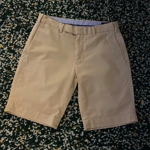 Ralph Lauren shorts  - Säljer ett par Ralph Lauren shorts, väldigt bra skick. Model stretch slim fit. Pris kan diskuteras 