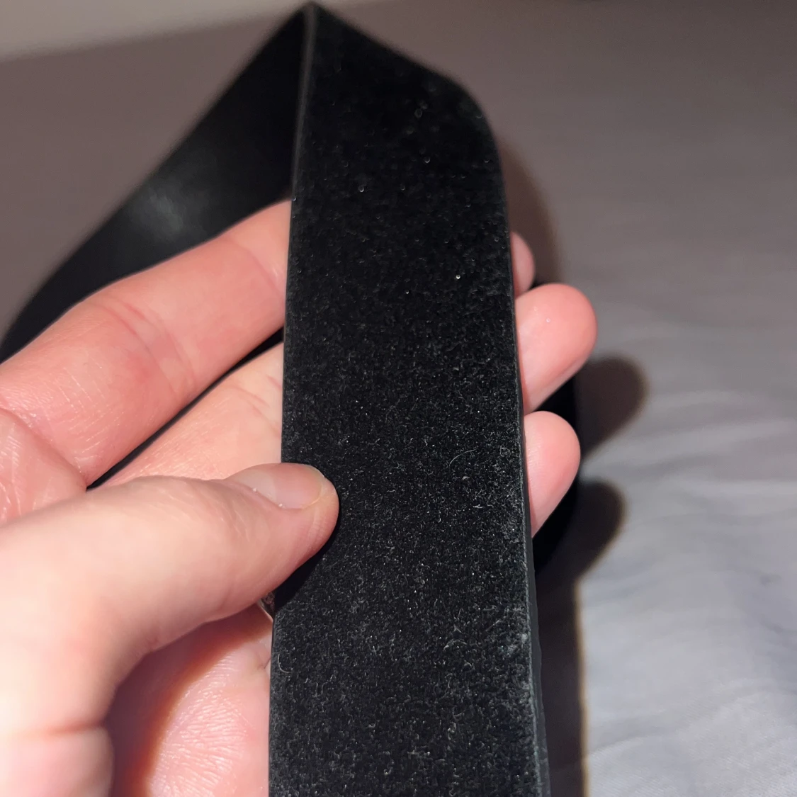 Svart bälte med guldfärgat spänne - 2