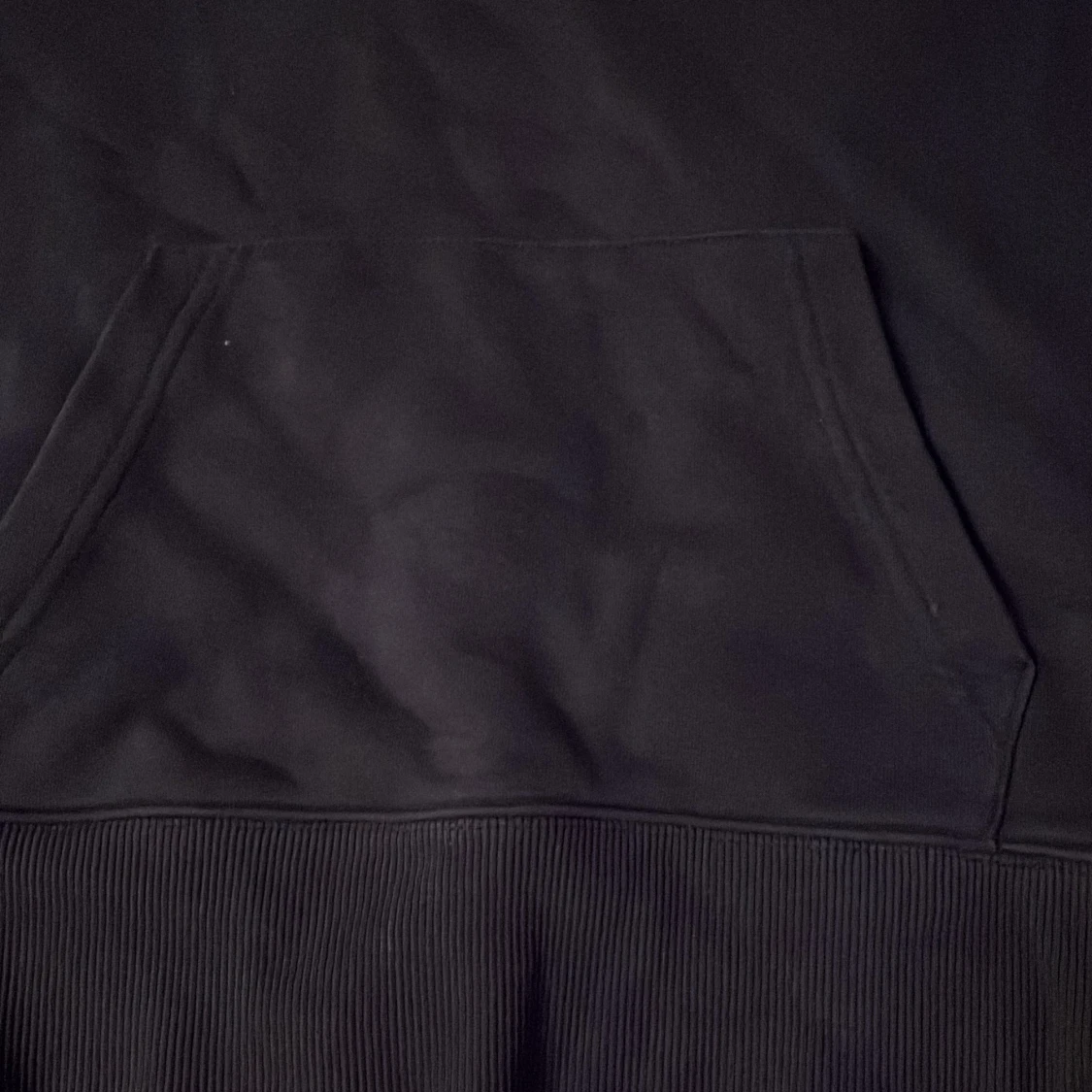 Svart hoodie från GANT - 3