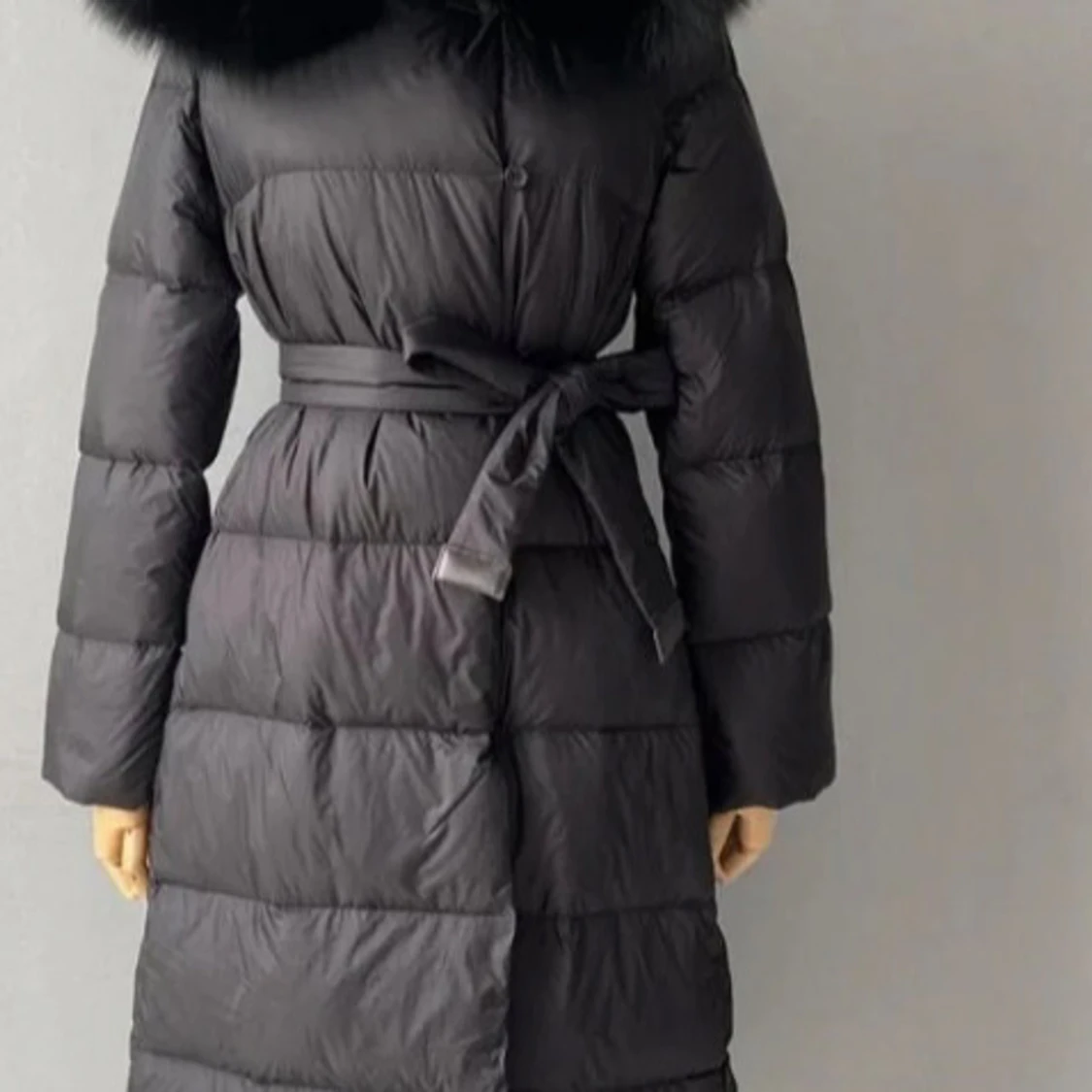 Svart dunjacka med bälte - 1