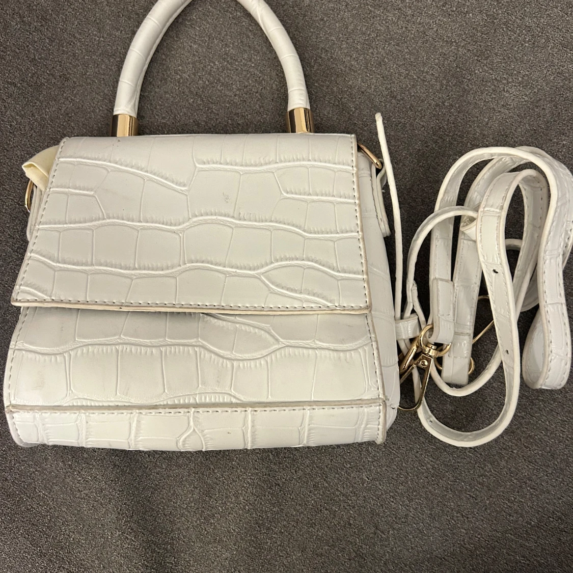 Vit handväska med  mönster