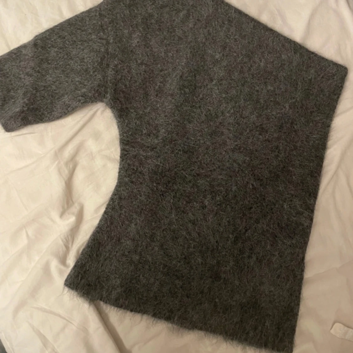Grå offshoulder tröja - 2
