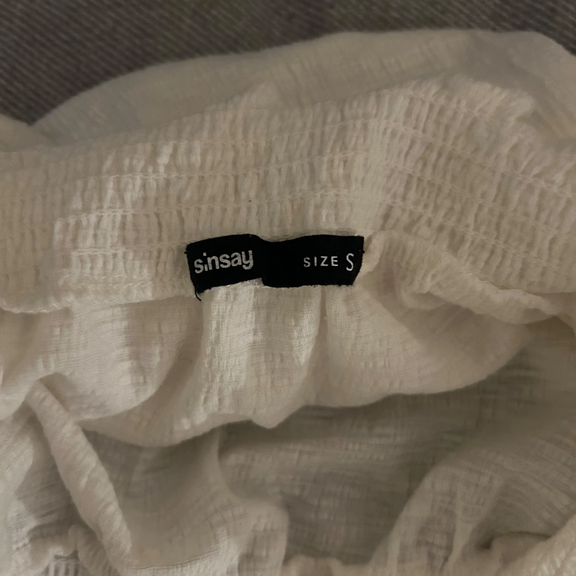 Vit offshoulder topp från Sinsay - 1