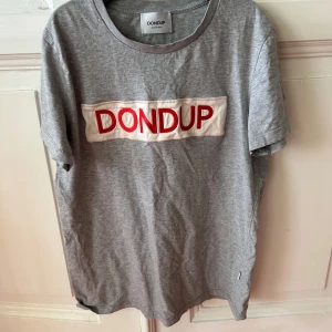 Dondup Tisha  - Inge deffekter och bra skick Står size L men passar XS-S