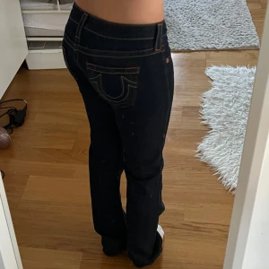 True religion jeans - Mörkblå true religion jeans, W26. Knappt använda då de är för långa på mig som är 162:( Modellen heter Johnny