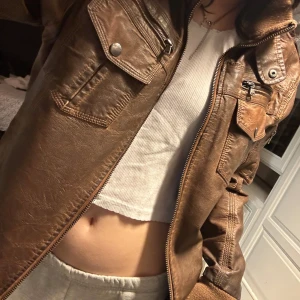 Höstjacka🫶🏻 - Lite slitage men i charmigt skick, perfekt inför hösten 🥰