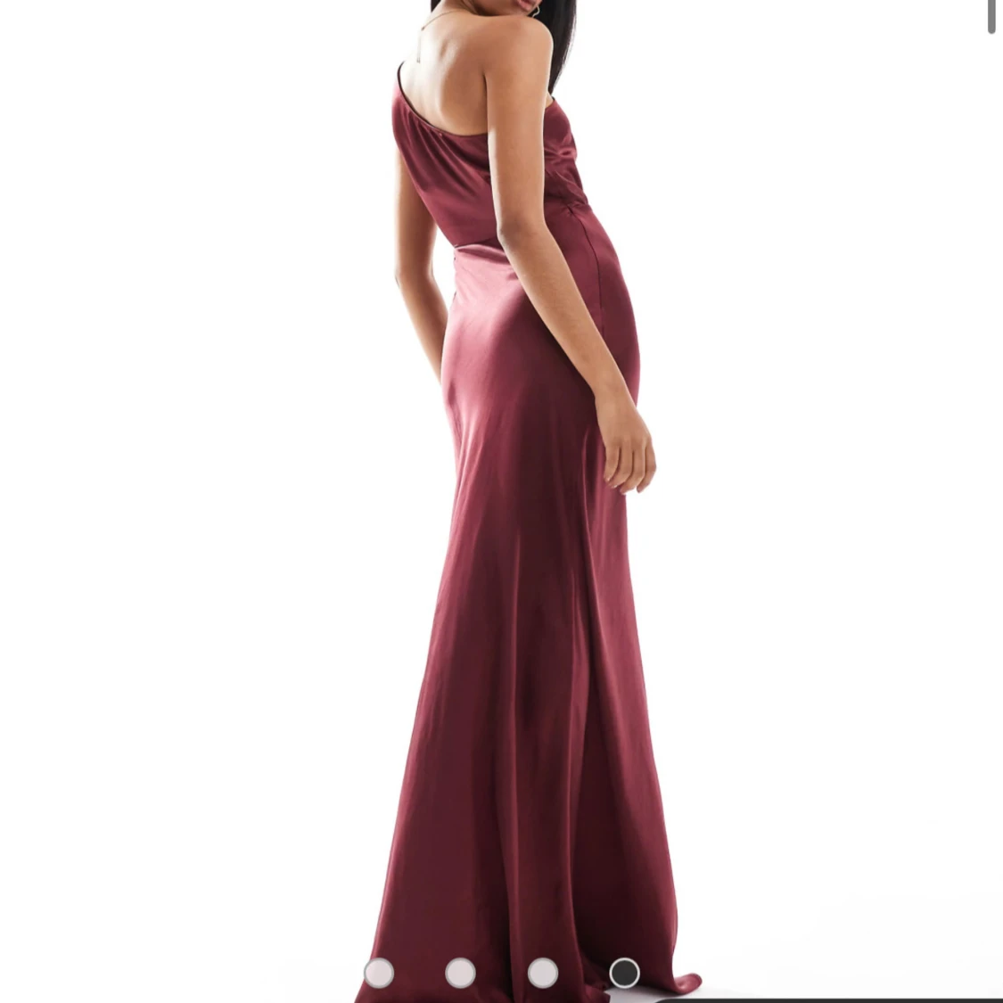 Vinröd one shoulder balklänning - 1