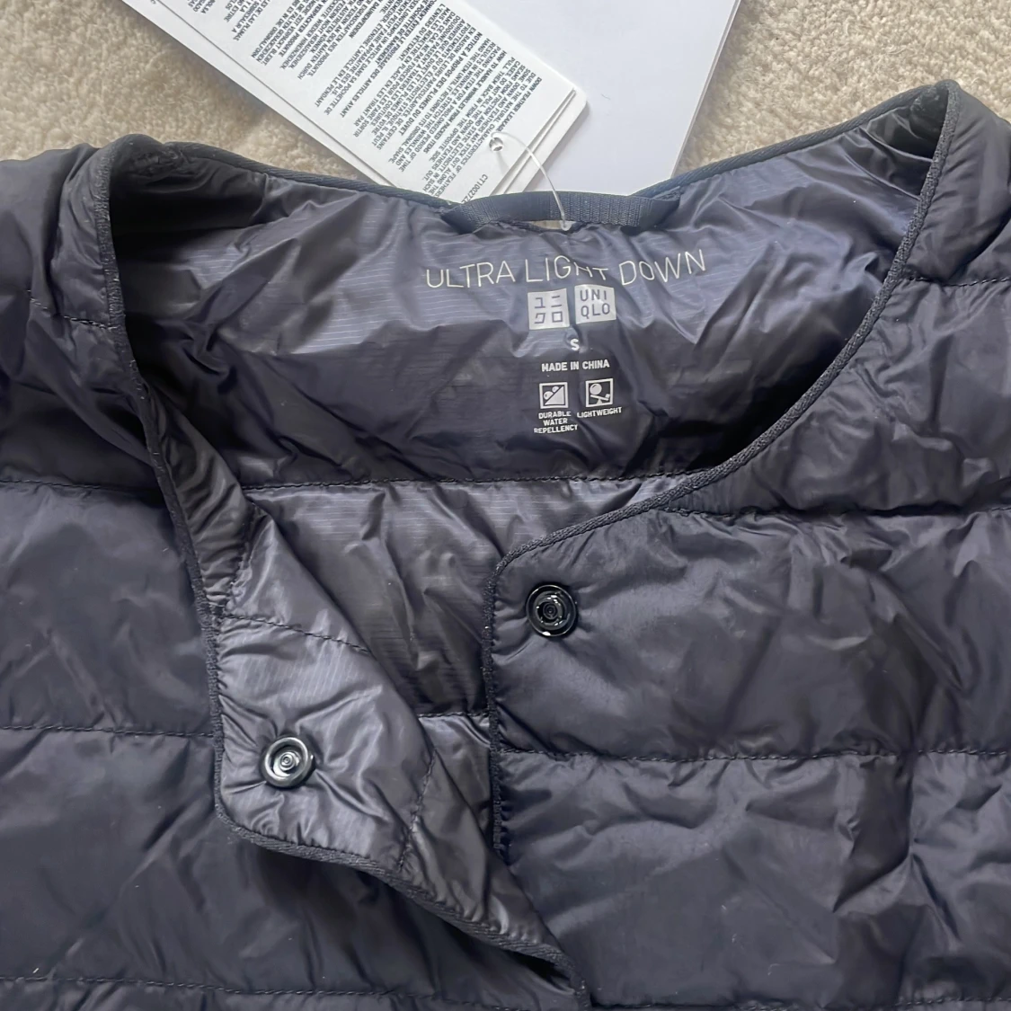 Svart dunjacka från Uniqlo - 3