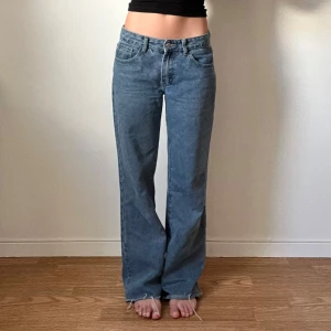 Lågmidjade jeans - Snygga jeans avklippta längst ner