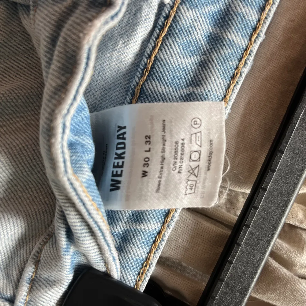 Jätte fina weekday jeans i väldigt bra skick. Jeans & Byxor.