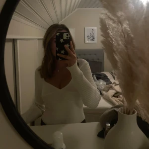 Långärmad tröja från NA-KD - Långärmad tröja från NA-KD. Endast använd en gång🤍