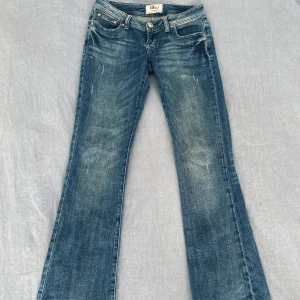 LTB jeans  - Säljer ett par snygga LTB-jeans i modellen Valerie. Jeansen är bootcut och har låg midja. Hör av er för längdmått eller fler bilder! 