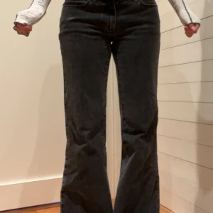Abrand jeans - Ett par svara lågmidjade bootcut jeans. 