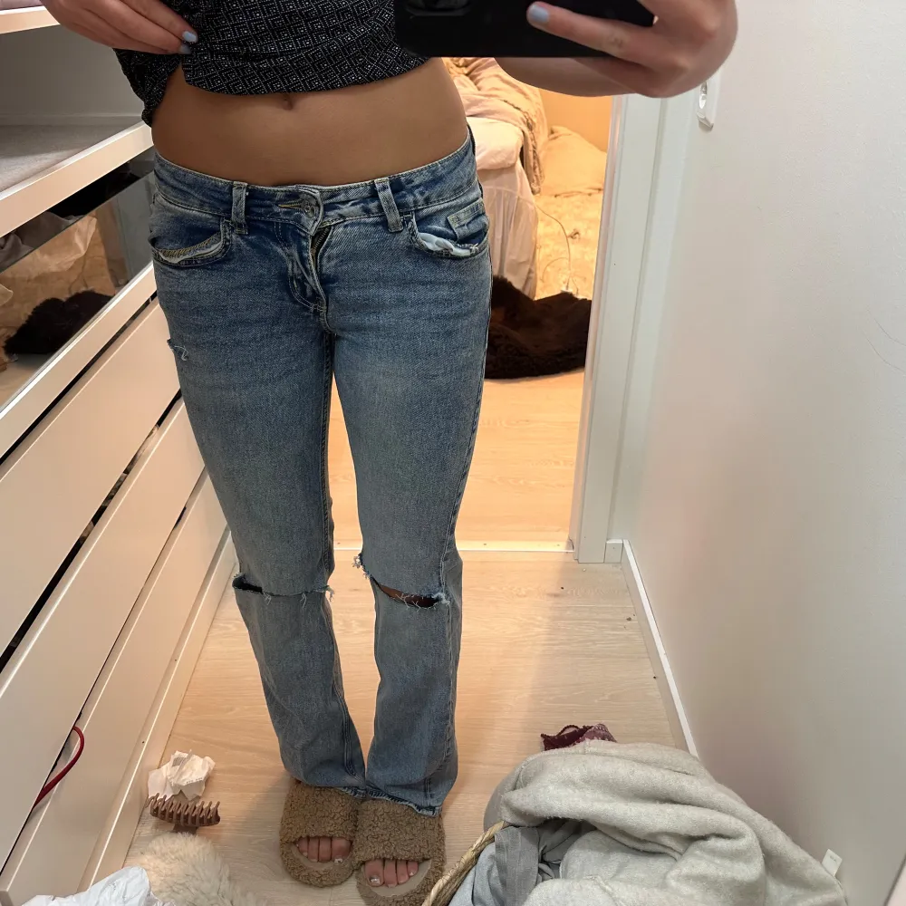 Lågmidjade hm jeans storlek 34❤️. Jeans & Byxor.