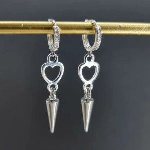 Handgjorda örhängen - Handgjorda örhängen●Följ :@ekjewelryofficial🤲 ● 💎Material- 100% rostfritt stål ●Örhängeskrokar -rostfritt stål och kristall. Nickel fri. Längd -4,5cm. Vattentåliga, ändrar inte färgen! 