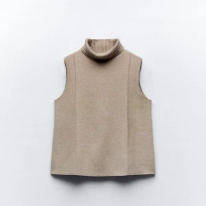 Zara tröja - Jättefin polo tröja utan armar från Zara. Knappt använd. 💗