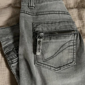 Jeanskjol - Superfin grå jeanskjol i nyskick. Säljer då den aldrig kom till användning.