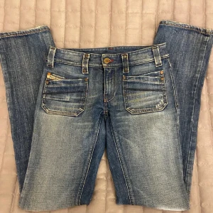 Low waist jeans -Diesel  - Supersnygga lågmidjadd diesel jeans, bootcut/flare modell.  Köpte från en på plick men de var för små för mig.  Ny skick