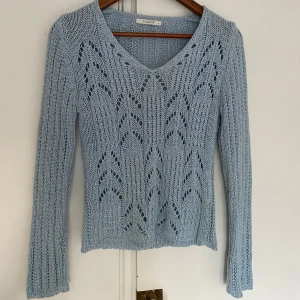 Stickad topp - Jätte fin stickad tröja i fin färg! Inga defekter, kan visa bild på om det behövs💋🩵