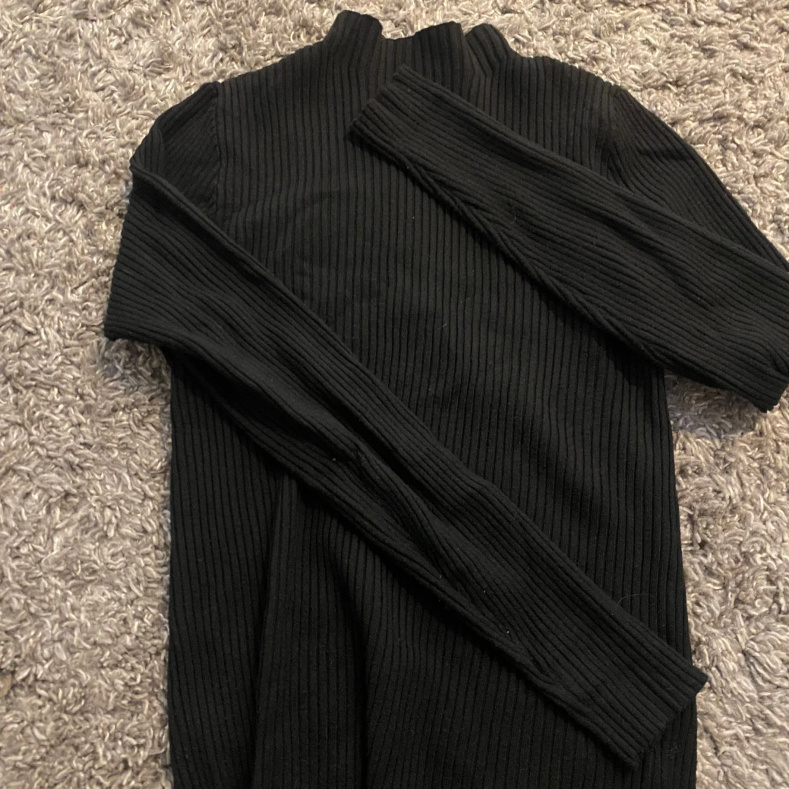 Svart tröja  - 93