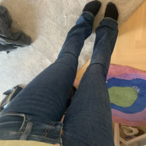 Low Waits botcut jeanss - Super snygga jeans. Jag har gjort om dem själv till lowwaist. 💗