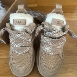 Igga lowmel  - Helt nya, men för små och orkar inte skicka tillbaka. Nypris 2200kr. Slutsålda överallt i färgen sand