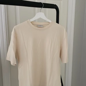 T-shirt These Glory Days  - Ännu en sjukt fet t-shirt från These glory days storlek S men sitter lite mer Loose så perfekt till dig som är M