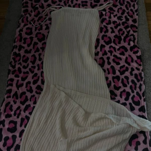 Strand klänning  - Den är genomskinlig och går ner till fot leden 