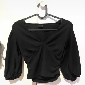 Svart topp - Fin svart topp som jag aldrig har använt 