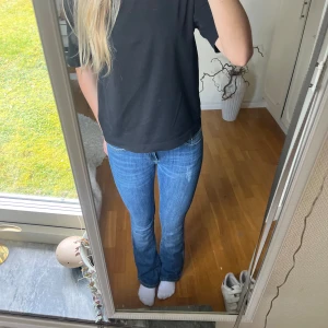 Lågmidajde jeans - Supersnygga lågmidjade jeans  Passar mig i längden som är 169 cm 💘