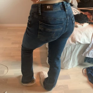 Populära lågmidjade LTB jeans  - Kommer ej till användning därav säljer jag, skicket är som nya, jag är 160 som referens ❤️ 
